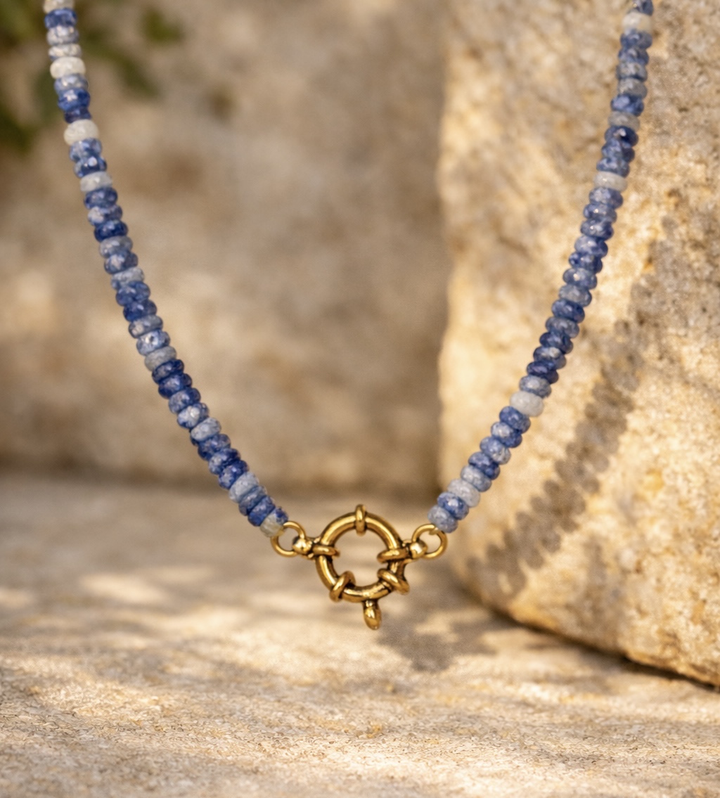 Collier ras de cou bleu