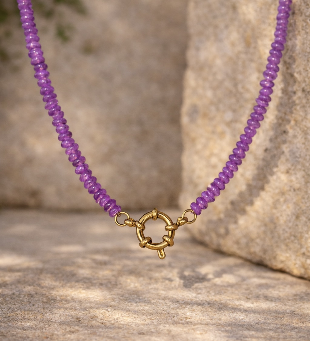 Collier ras de cou lila