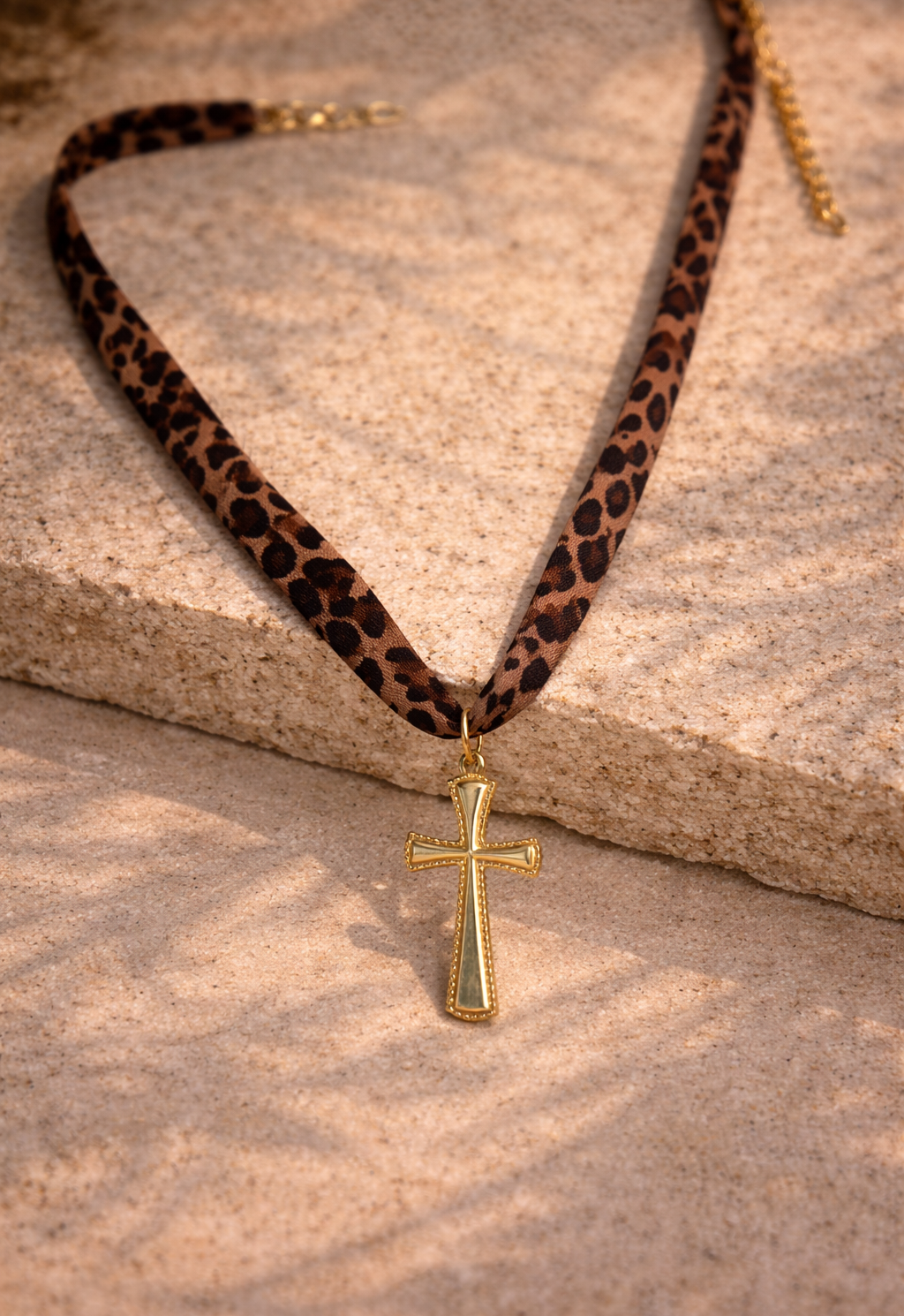 Collier Croix léopard