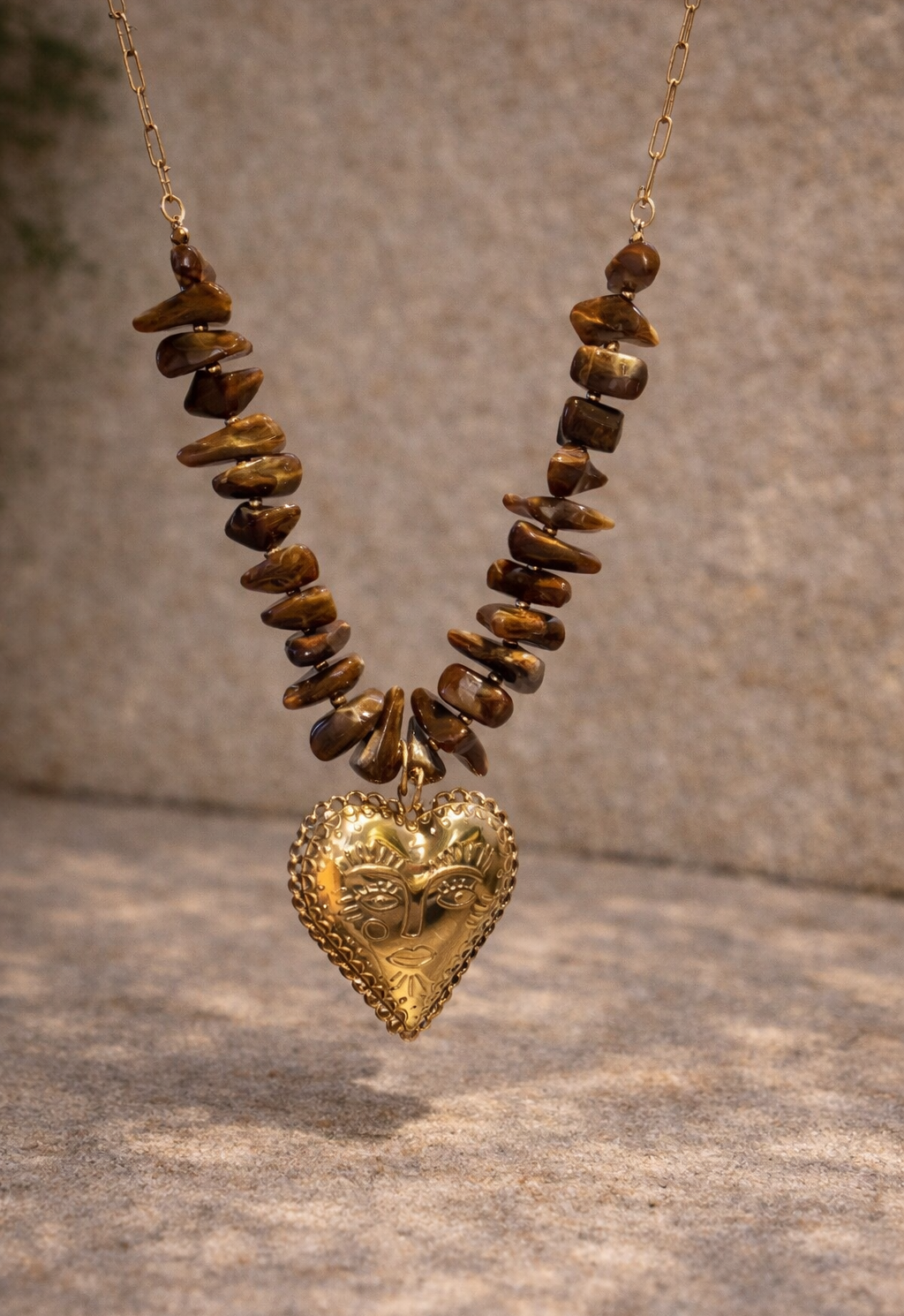 Collier gros coeur, pierres brunes