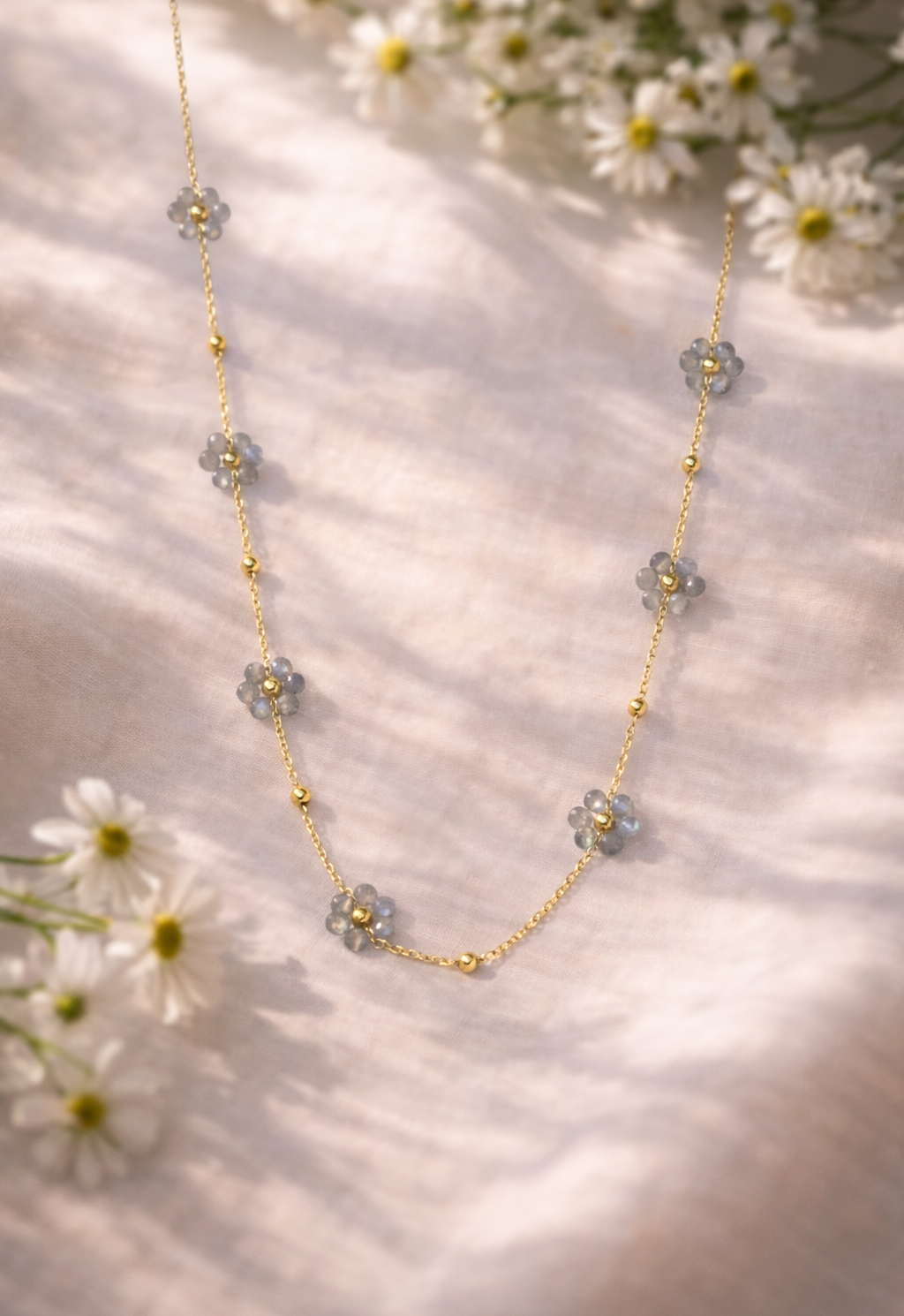 Collier Fleurs de printemps grises